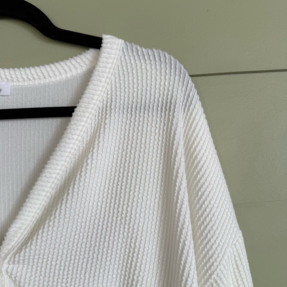 White textured Button-Up Cardigan - Picture 4 of 5
